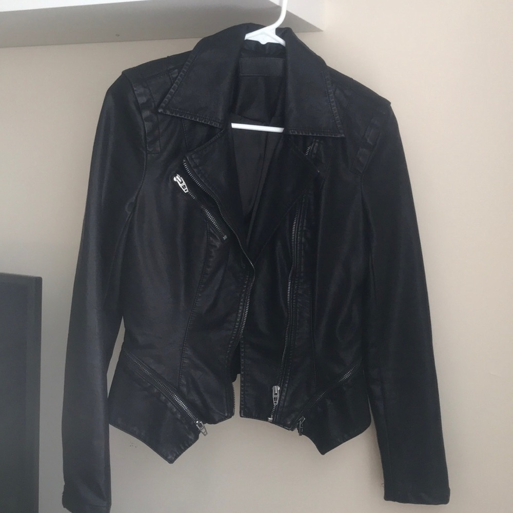 Black faux black jacket ❣️
